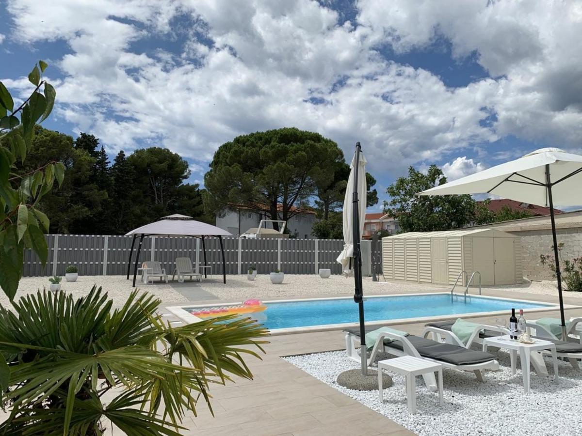 Grey Pearl With Free Ev Ch-Station Apartment Valbandon Exterior foto