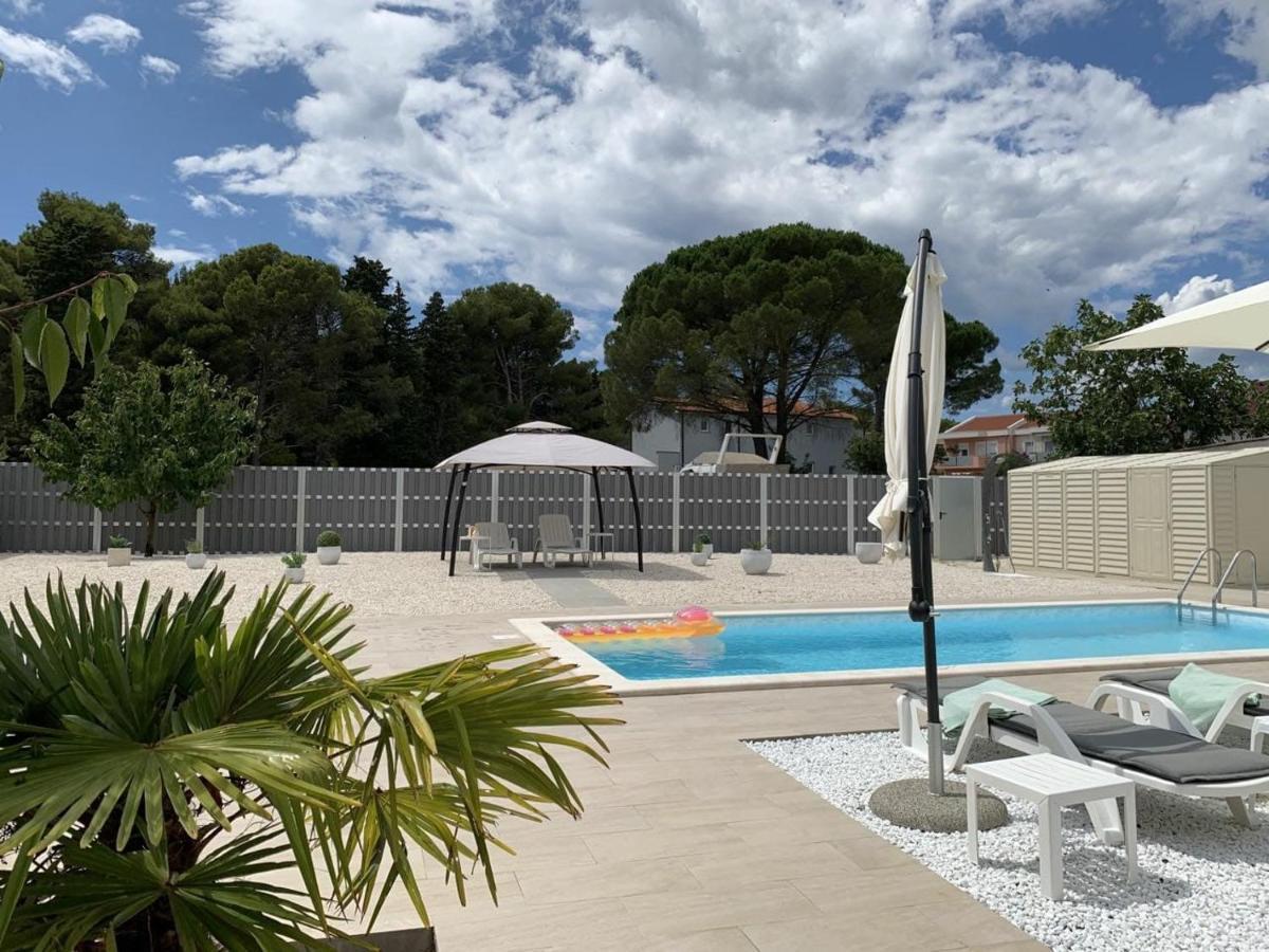 Grey Pearl With Free Ev Ch-Station Apartment Valbandon Exterior foto