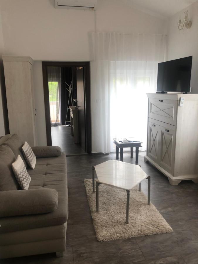 Grey Pearl With Free Ev Ch-Station Apartment Valbandon Exterior foto