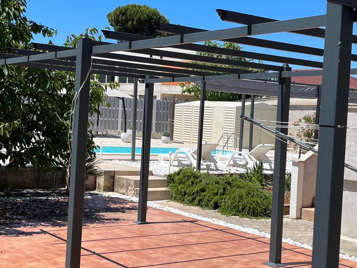 Grey Pearl With Free Ev Ch-Station Apartment Valbandon Exterior foto