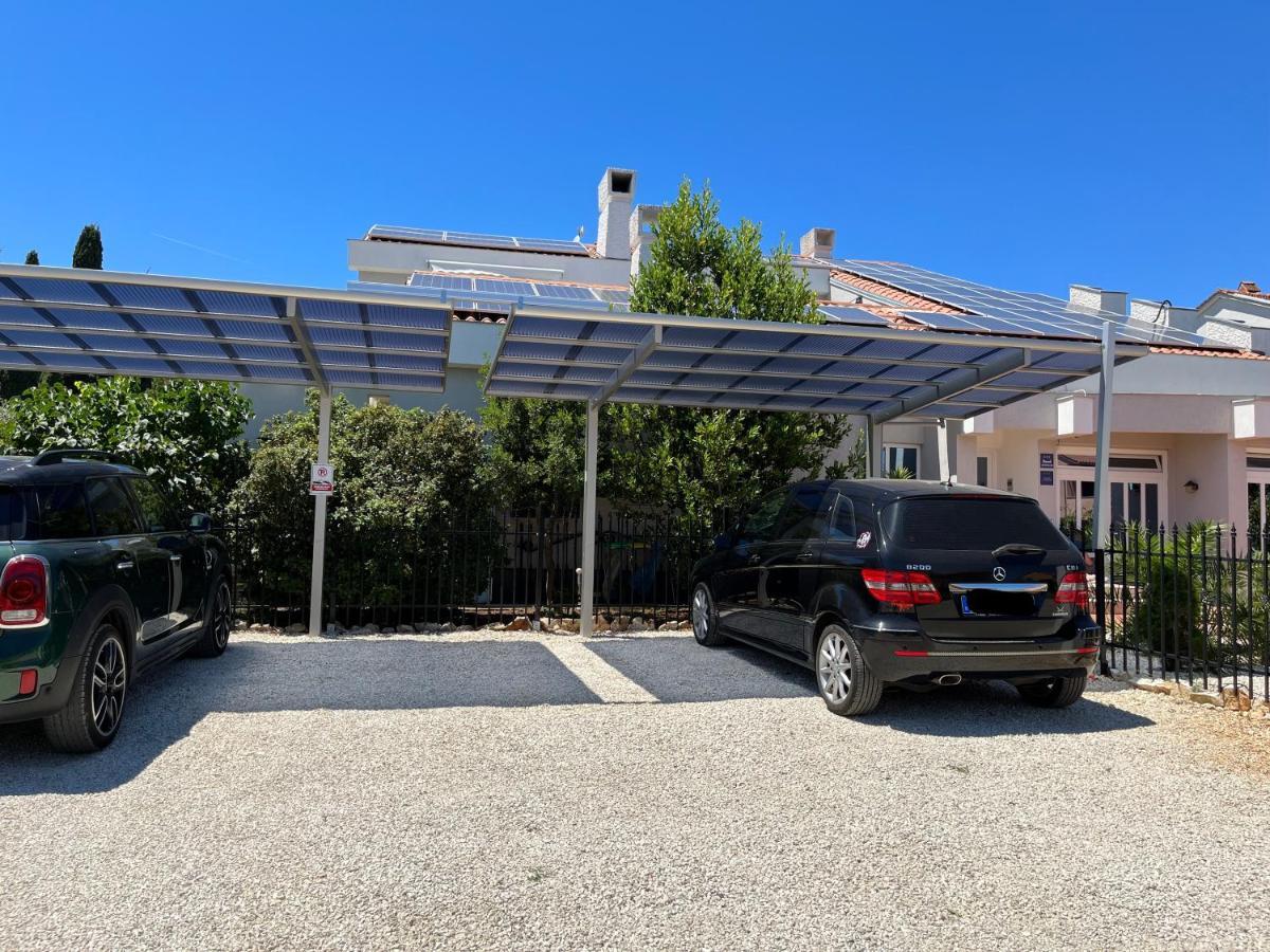 Grey Pearl With Free Ev Ch-Station Apartment Valbandon Exterior foto
