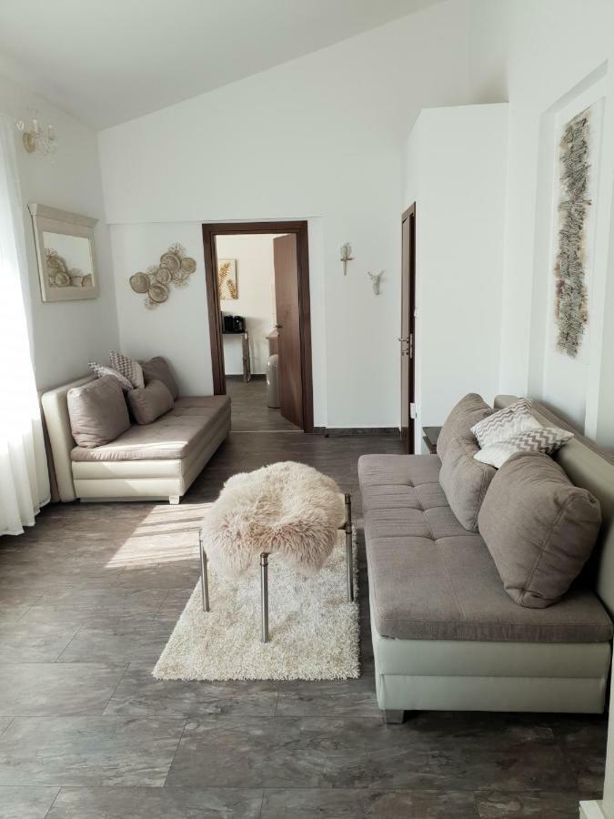 Grey Pearl With Free Ev Ch-Station Apartment Valbandon Exterior foto