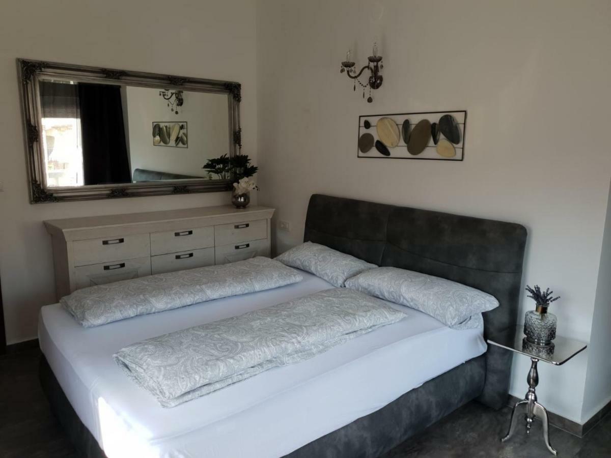 Grey Pearl With Free Ev Ch-Station Apartment Valbandon Exterior foto