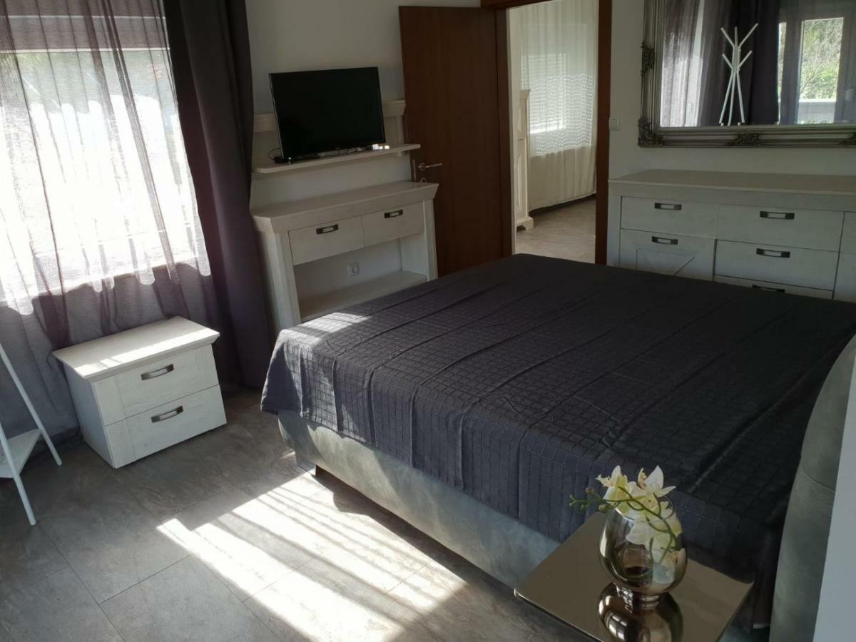 Grey Pearl With Free Ev Ch-Station Apartment Valbandon Exterior foto
