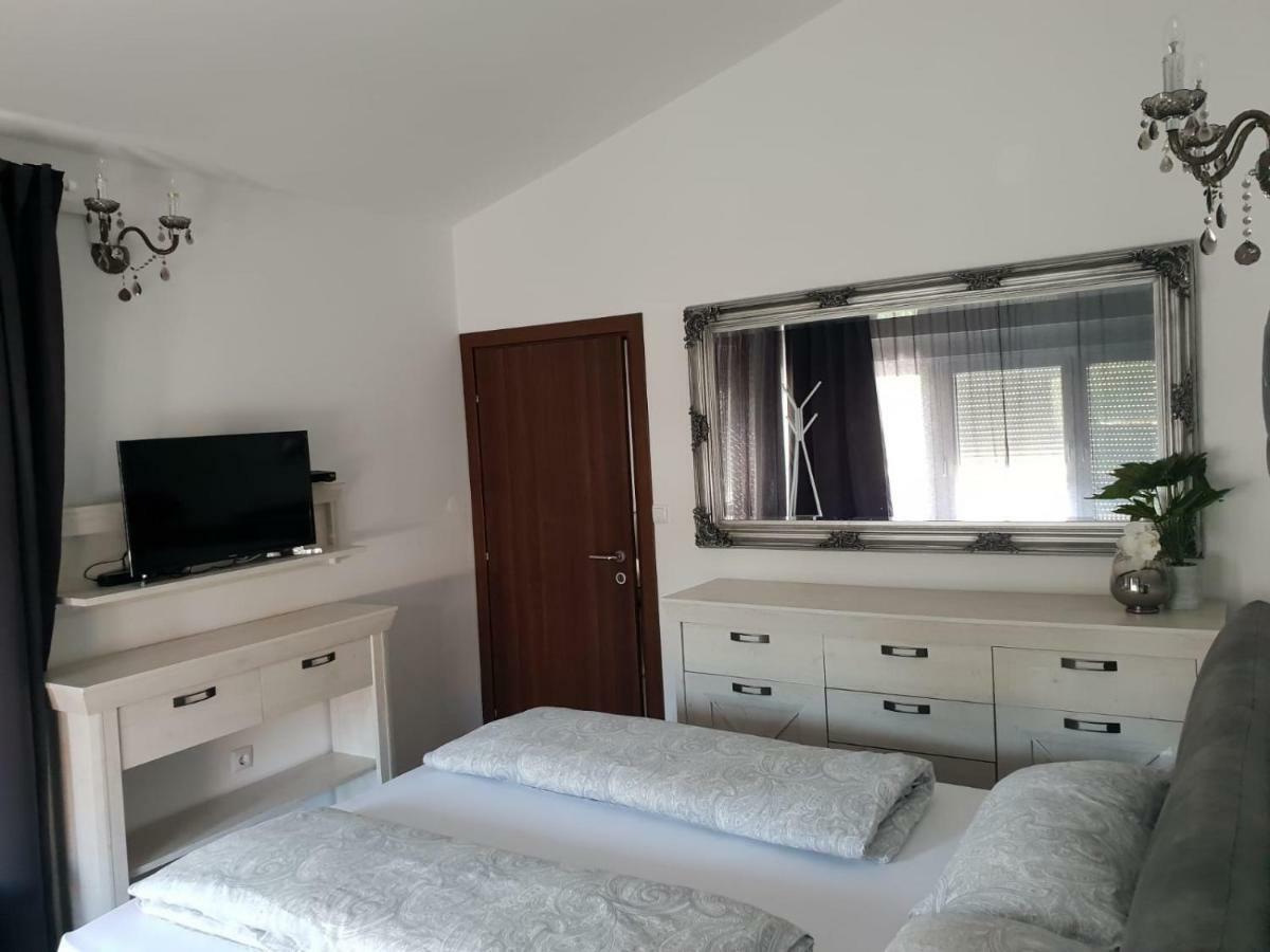 Grey Pearl With Free Ev Ch-Station Apartment Valbandon Exterior foto